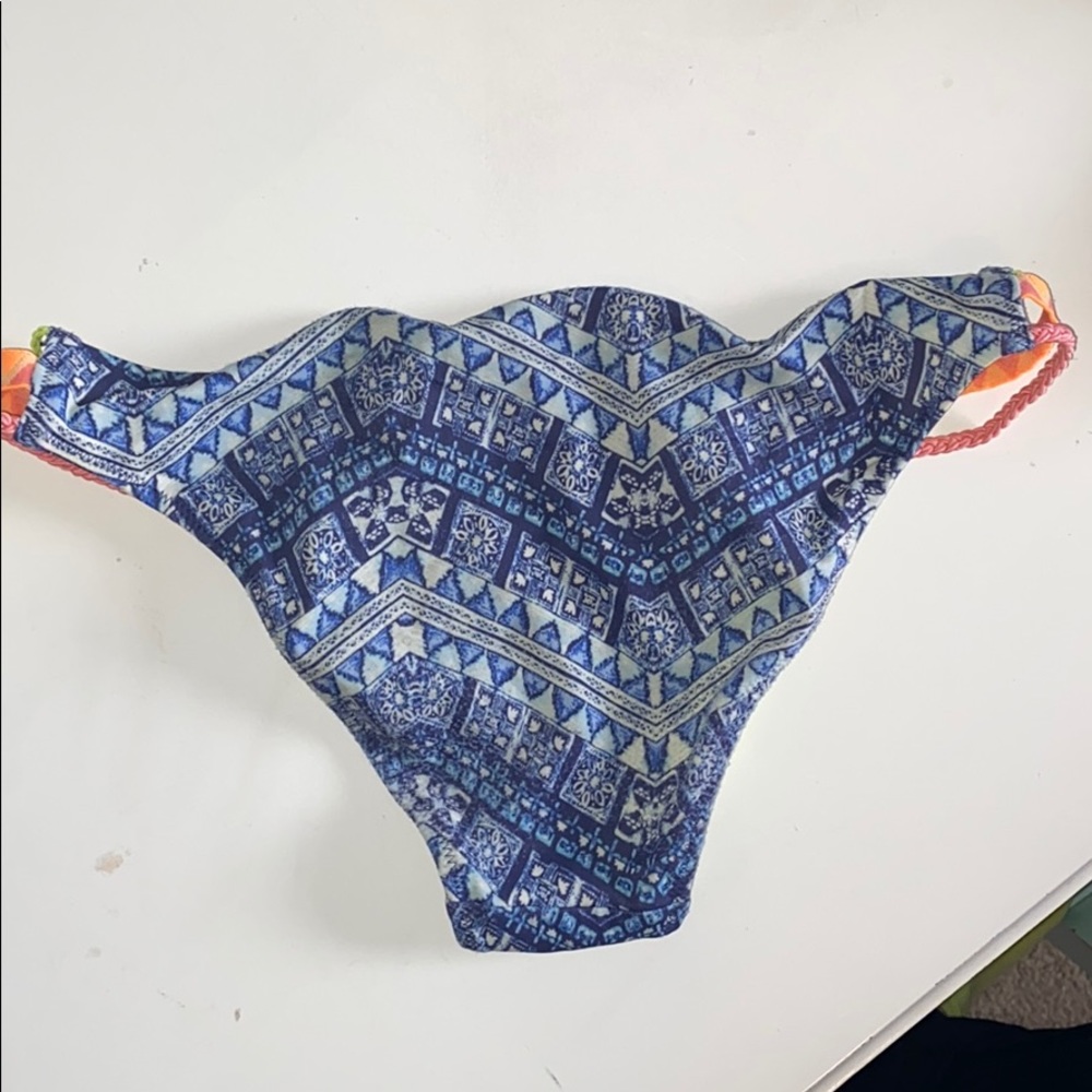 Victoria’s Secret Bikini Bottoms - Picture 2 of 2